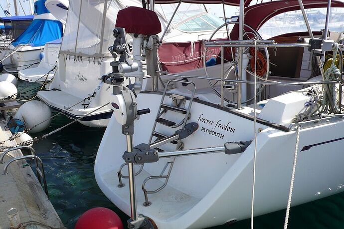 Freedom 38B - quarter shot