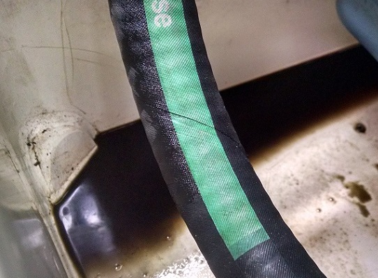 Oil leak small pic 2.jpg
